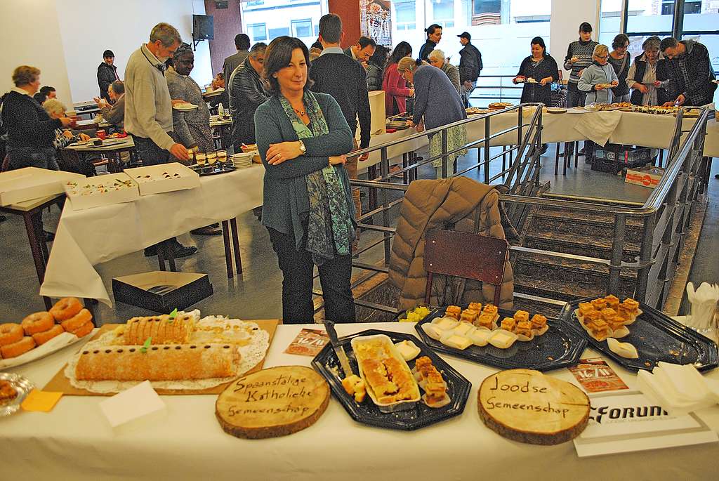 Het intercultureel dessertenbuffet is de voorloper van Eten bij de buren. © Filip Ceulemans