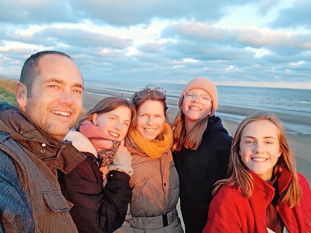 Het gezin Francken ging al eens proefdraaien aan zee. © Kevin Francken