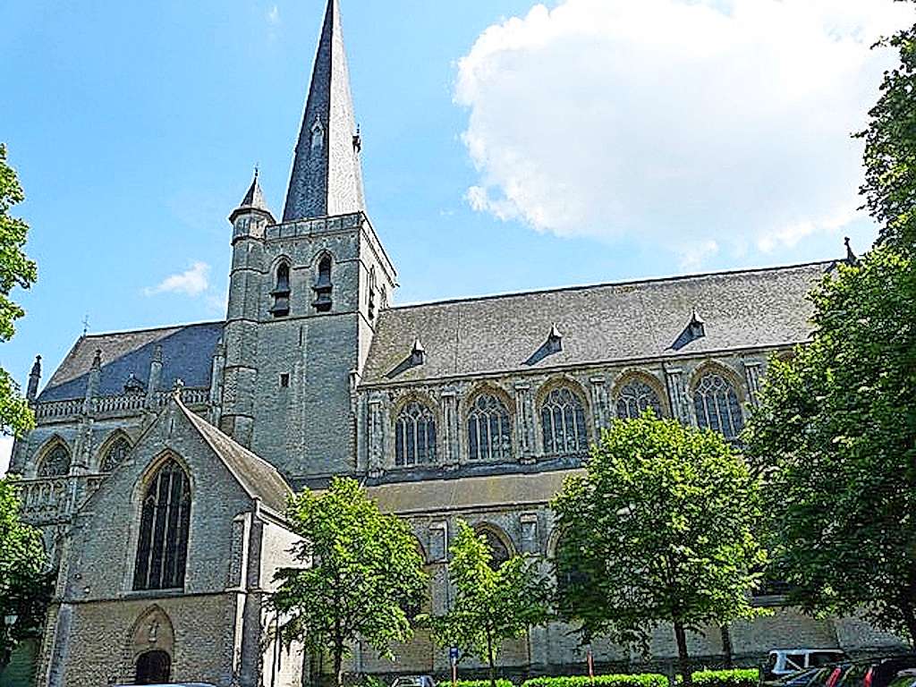 Oud en hedendaags ontmoeten elkaar tijdens de Thomasdag in de Sint-Waldetrudiskerk in Herentals. © Filip Ceulemans