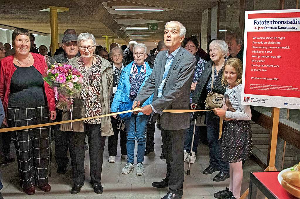 UA-rector Herman Van Goethem opende de expo naar aanleiding van de vijftigste verjaardag. © Dirk Christiaansen