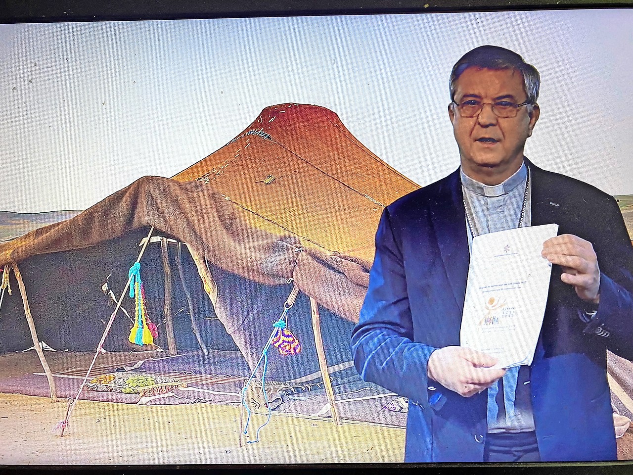 Bisschop Johan Bonny stelt het werkschrift voor om verder aan de slag te gaan met het synodaal proces. © Filip Ceulemans