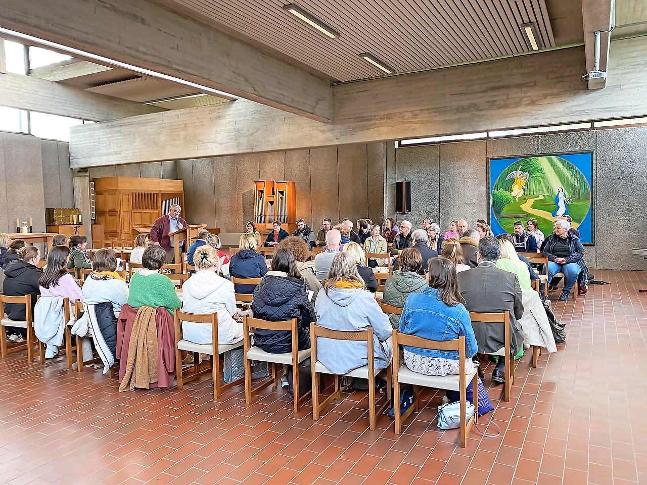 Marc Phlips aan het woord tijdens de studiedag Pastoraal op school. © Ellen Beyens