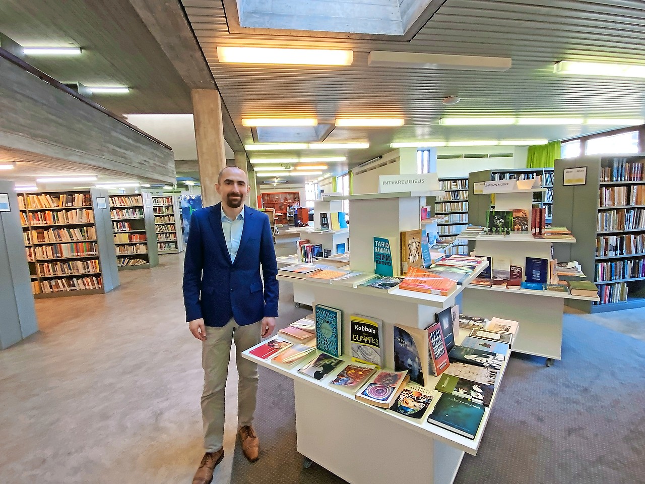 Om de lange periode van de zomervakantie te overbruggen, besliste Timothy Beynaerts in augustus uit te pakken met een nieuwe format van drie lezingen, de Summer School. © Filip Ceulemans