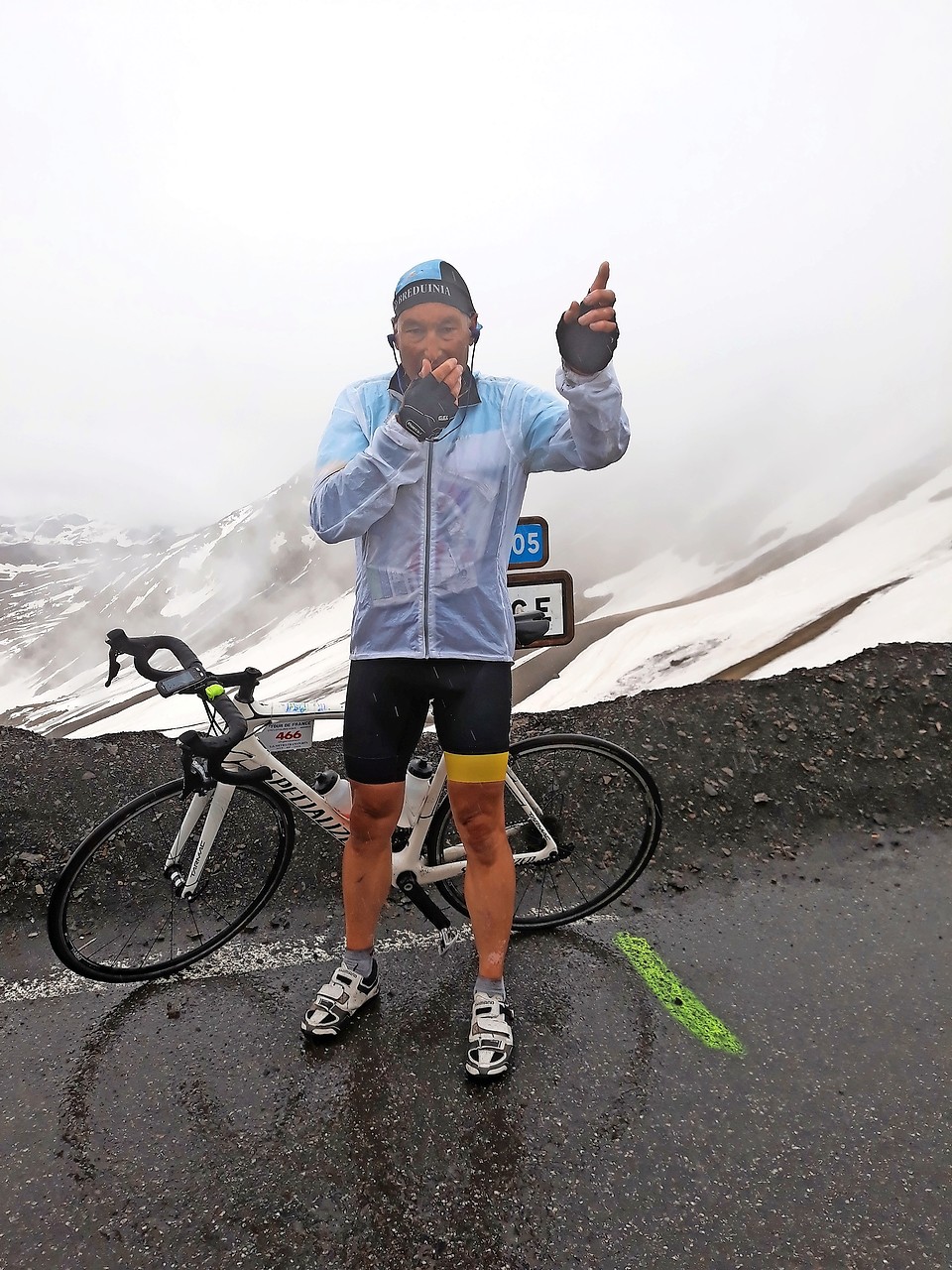 Luk Van Canneyt op de Col de la Bonette in Frankrijk, op 2.800 meter hoogte. © Hilde Simoen