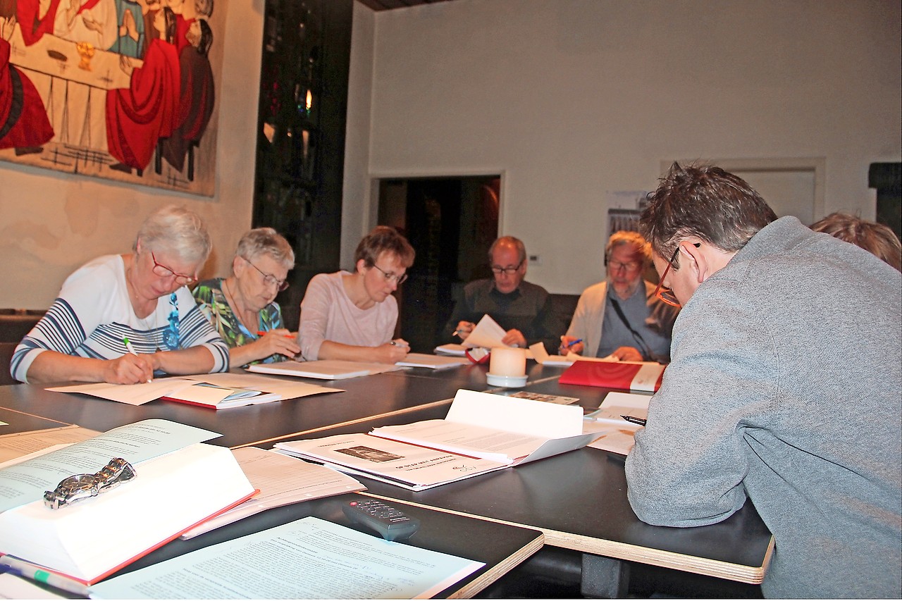 Ook in de pastorale eenheid Sint-Margaretha in Lichtervelde verdiept een groep zich in het leven van Abraham. © Marc Lips