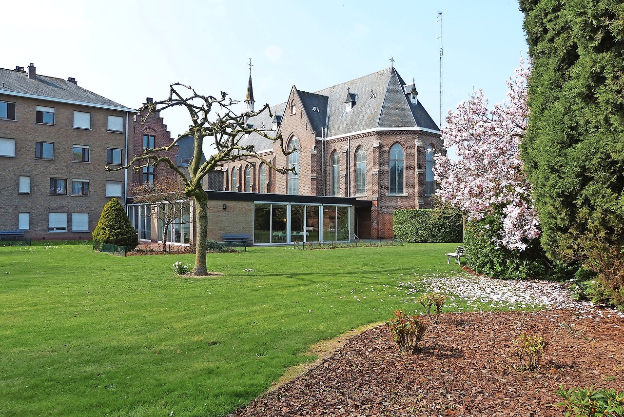 Het klooster in Kortemark vormt het uitgelezen kader voor de retraite. © Hilde Somers