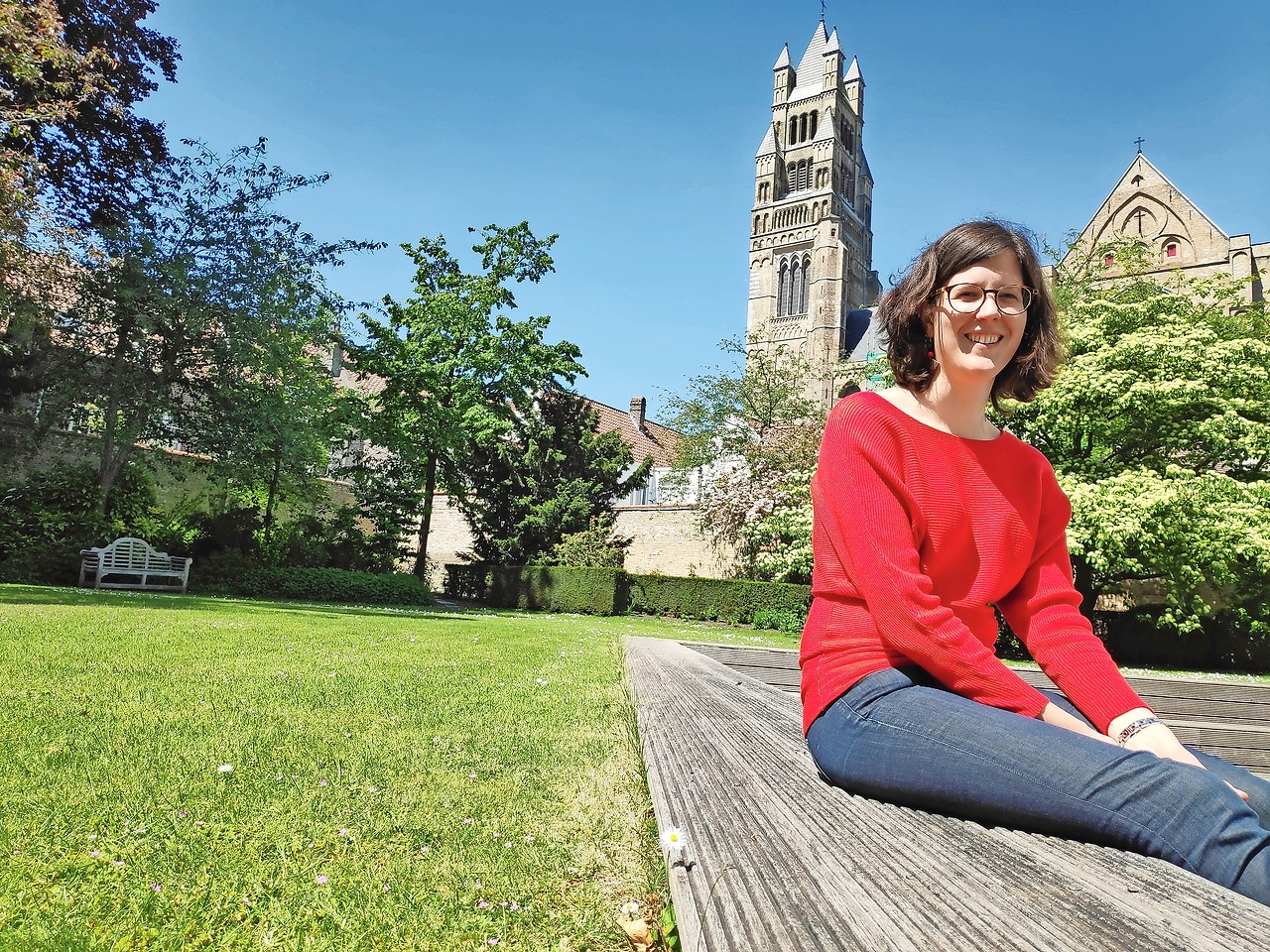 Marieke VanderSchaeghe houdt indien nodig de kerk in het midden. © Tonia Noterman