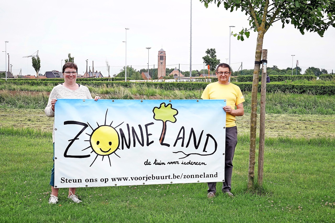 De tuin is ook te zien vanuit de pasgerestaureerde toren van de nabijgelegen Onze-Lieve-Vrouwekerk. © Lode Caes