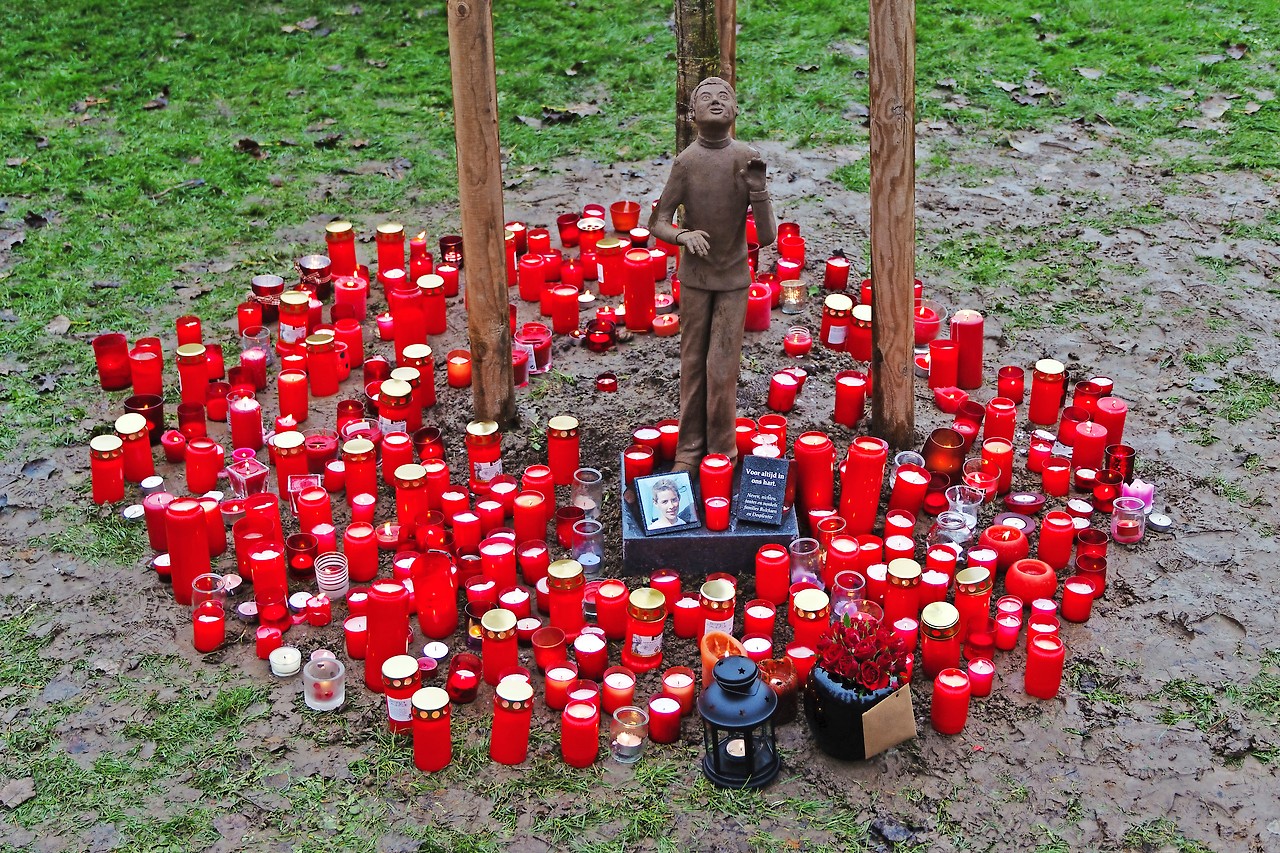 Op het Chiroplein in Deerlijk wordt jaarlijks een wake voor Watse gehouden. © Wim Bulckaen