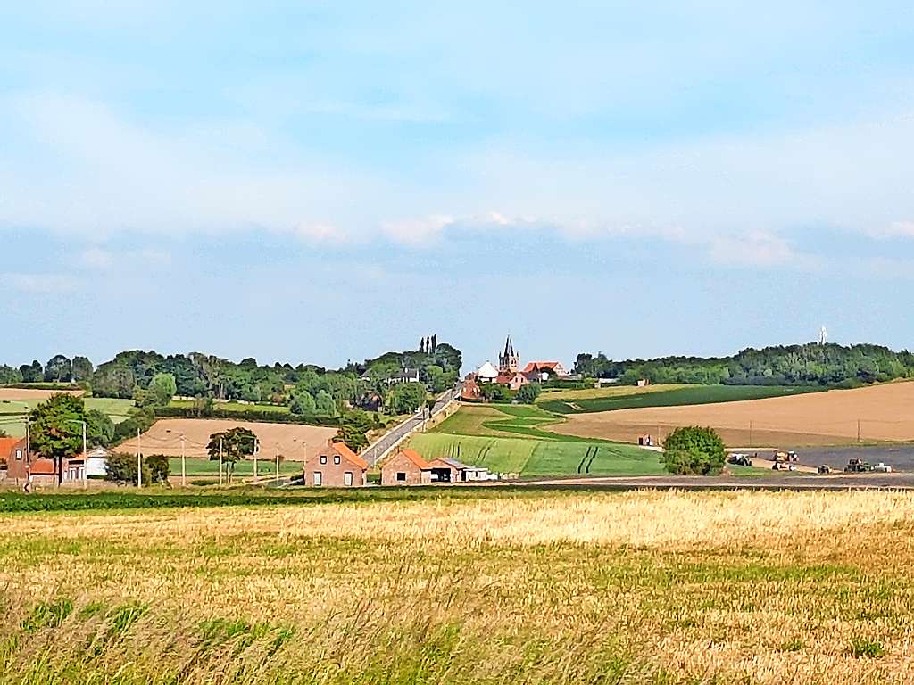 Ondanks de vervoersarmoede heeft een grensdorp als Nieuwkerke ook charmes. © Marijke Samyn