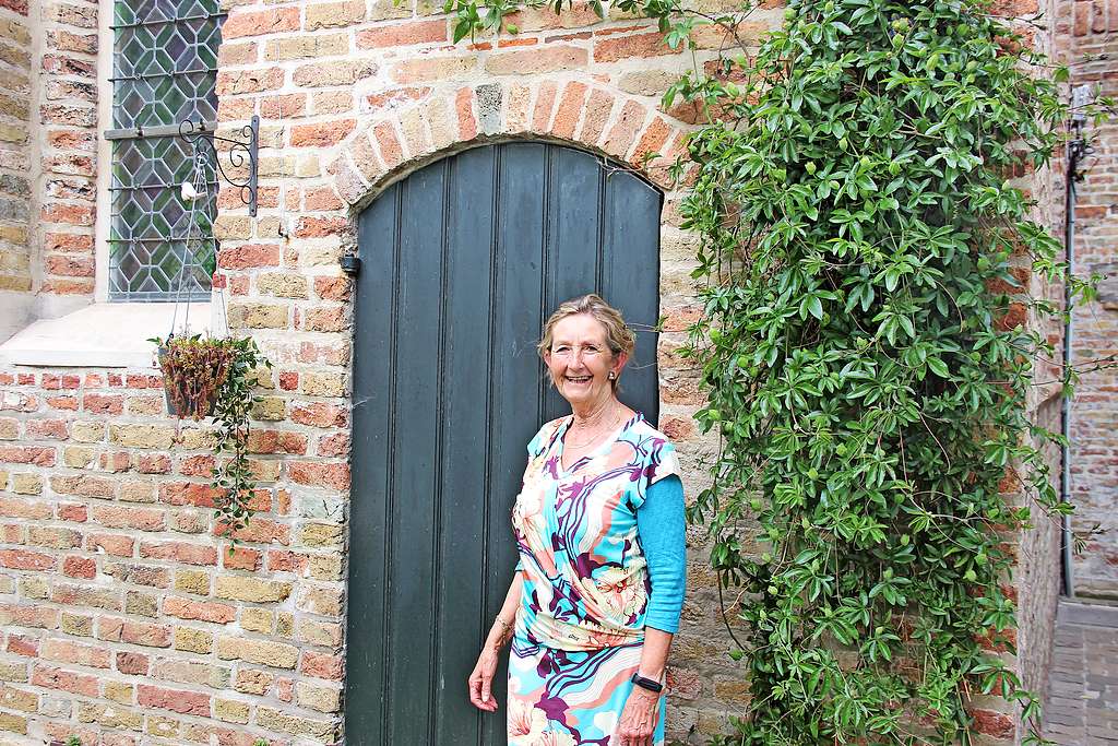 Nicole Bleyaerts woning ligt vlak bij de kapel van het monasterium. © Liselotte Anckaert