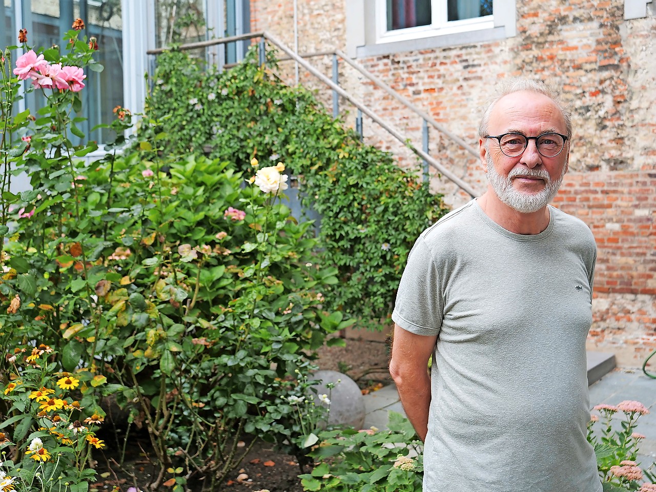 Guido Steeman tijdens zijn bezoek aan het Bisschopshuis in Brugge.