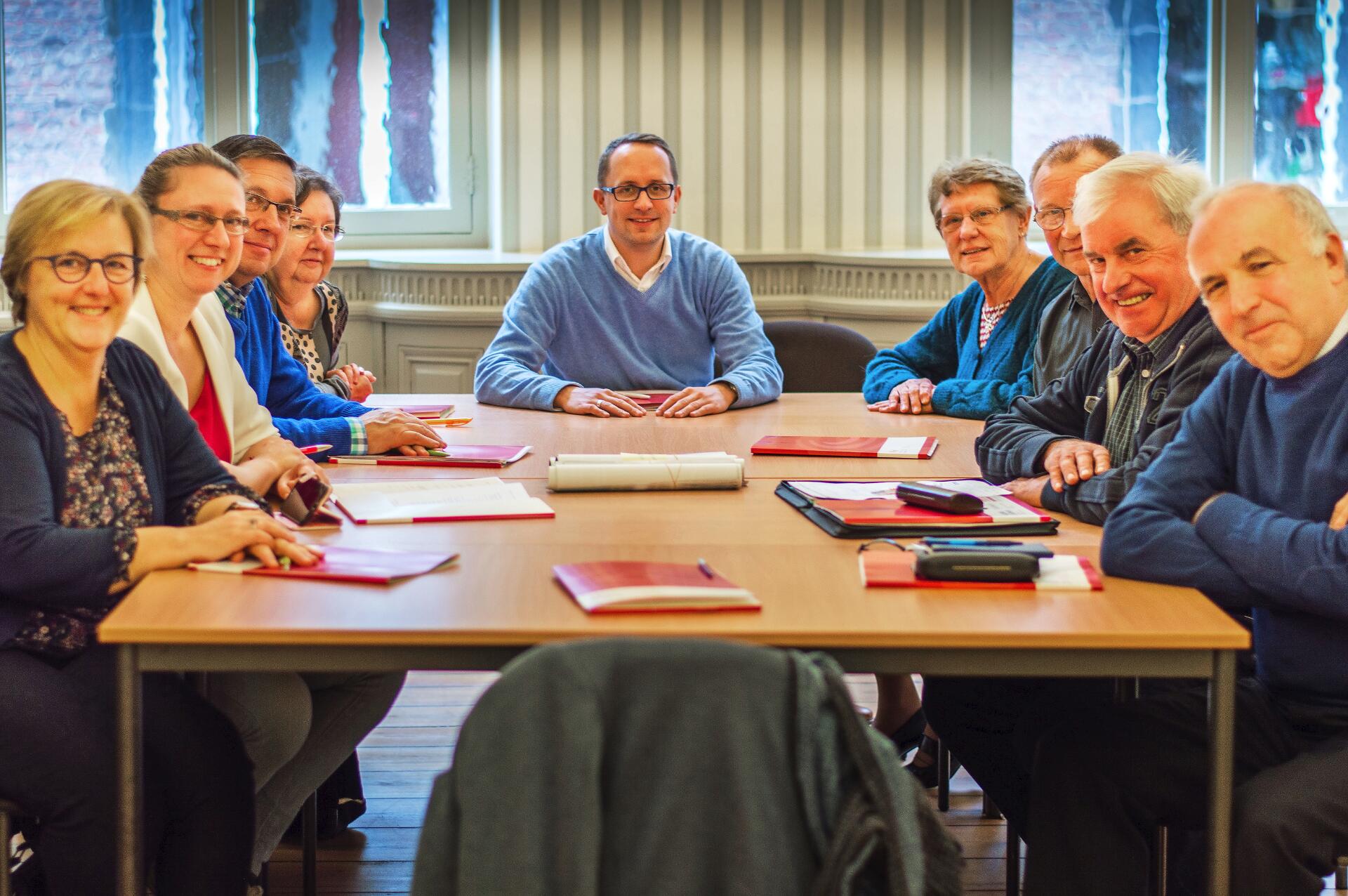 Tevreden gezichten bij de leden van de dekenale ploeg van Lokeren. © Karel Van de Voorde