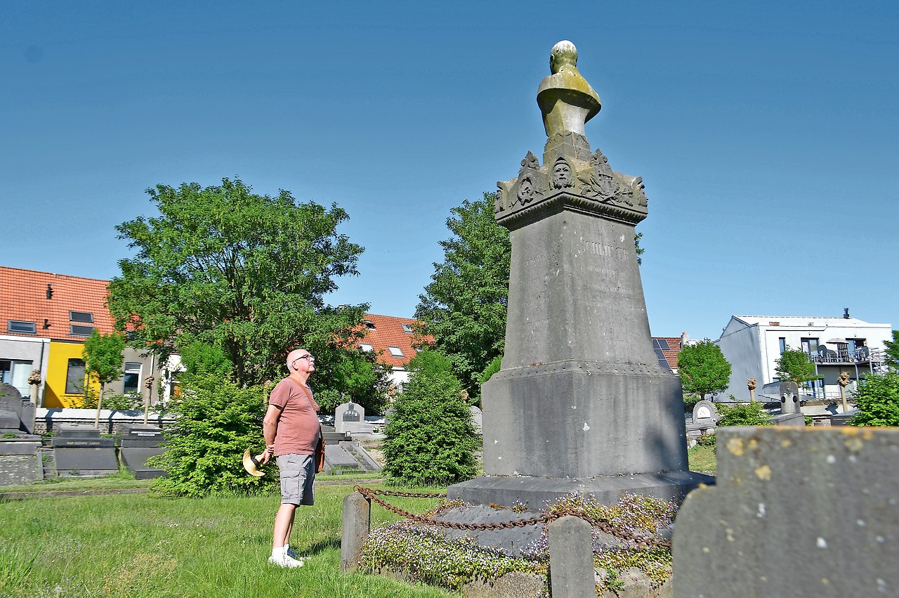 Het graf van Hippoliet Jan Van Peene op de Zuiderbegraafplaats van Gent. © Eveline Coppin