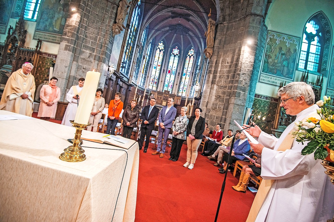 De parochieploeg van de parochie in Deinze bij hun voorstelling in de kerk. © Frank Bahnmüller