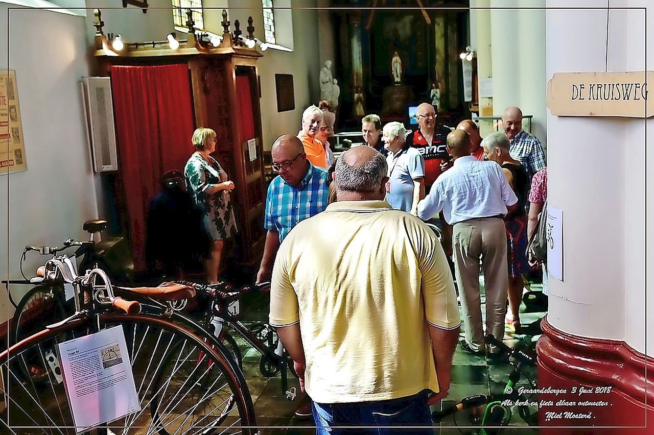 De kerk van Onkerzele wordt een plek waar wielerliefhebbers hun hart kunnen ophalen. © Miel Mosterd