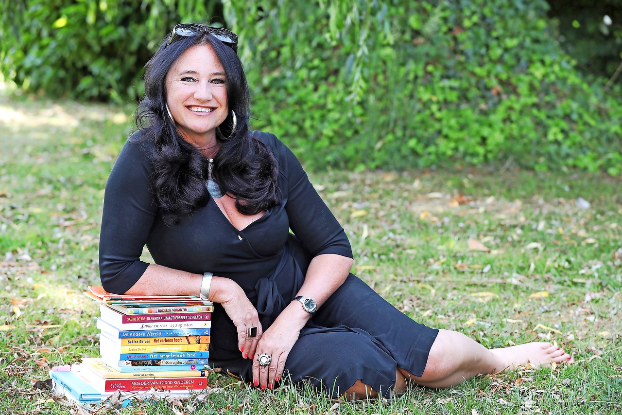 Sabine De Vos is auteur van boeken over uiteenlopende onderwerpen. © Kristof Ghyselinck