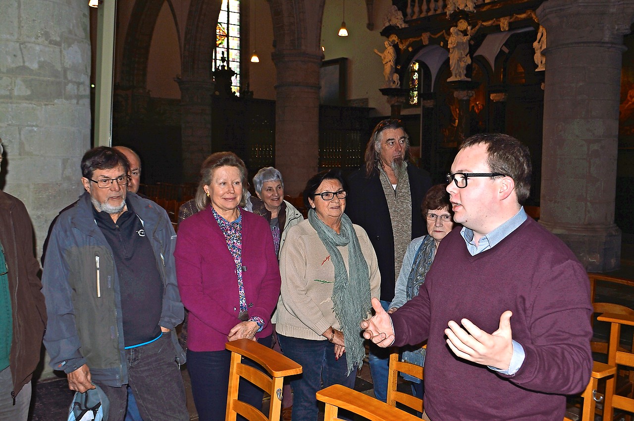 Een twintigtal belangstellenden diende zich aan om voortaan het patrimonium te onderhouden. © Bertrand Goethals