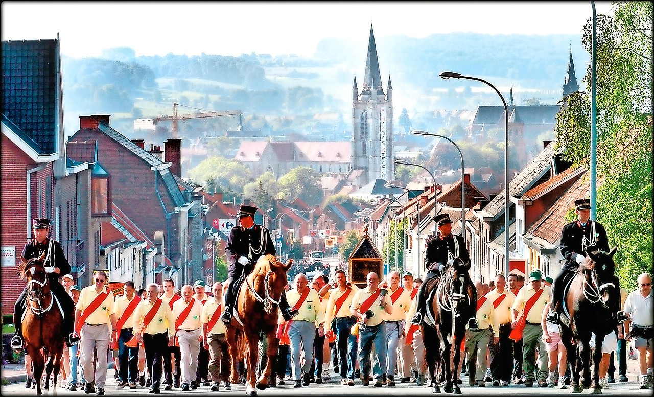 De jaarlijkse Fiertelommegang ligt aan de basis van de verheffing tot basiliek. © Toerisme Ronse