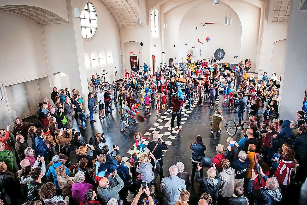 Circusplaneet is een sociale herbestemming van de kerk van Malem in Gent. © Circusplaneet