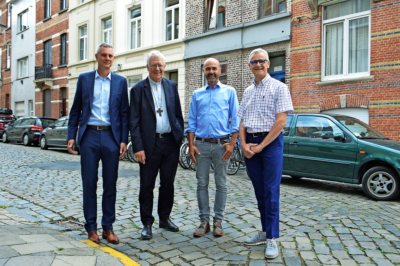 Philip Machiels en mgr. Van Looy met Bert Van den Broele en Alexis Versele. © Bertrand Goethals