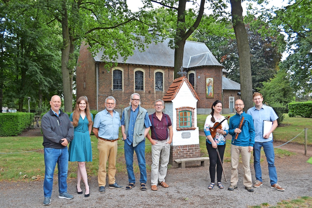 Een tiental buurtbewoners vormt het Stoepecomité. © Ivan Vanhove