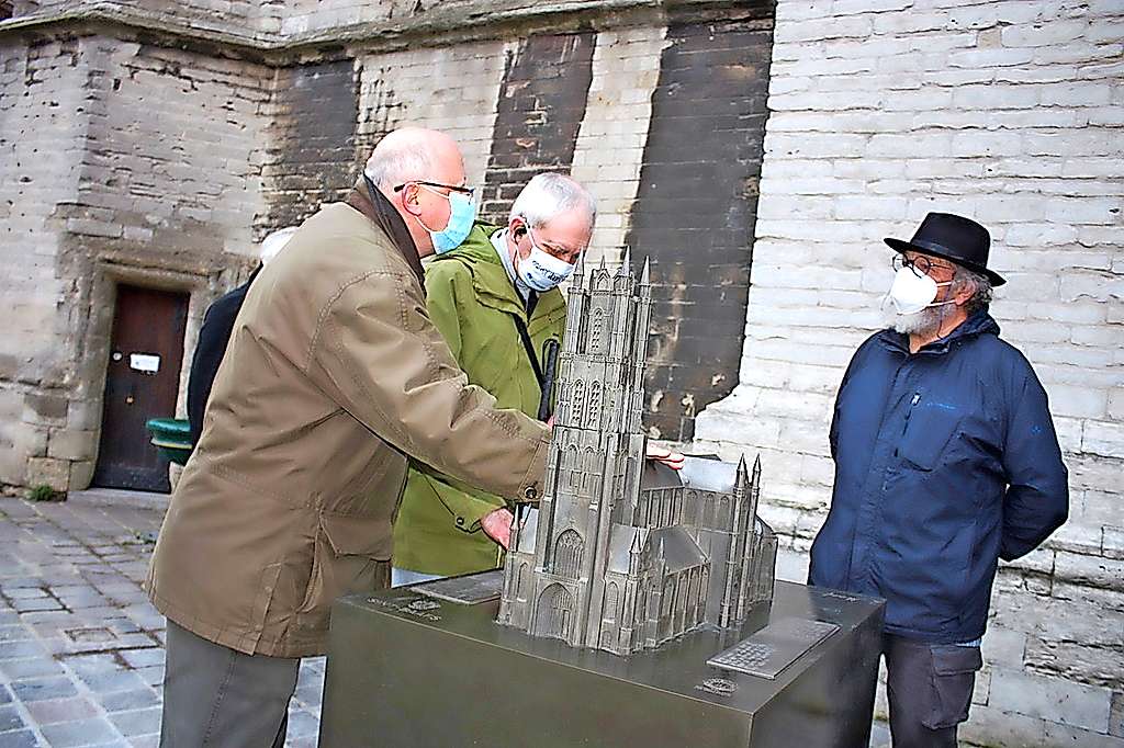 De maquette in brons gunt bezoekers een unieke blik op de architecturale details van de Sint-Baafskathedraal. © Bertrand Goethals