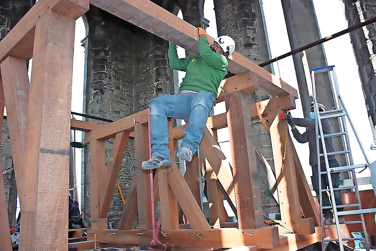 De nieuwe klokkenstoel moest vooral stevig zijn. © Bertrand Goethals