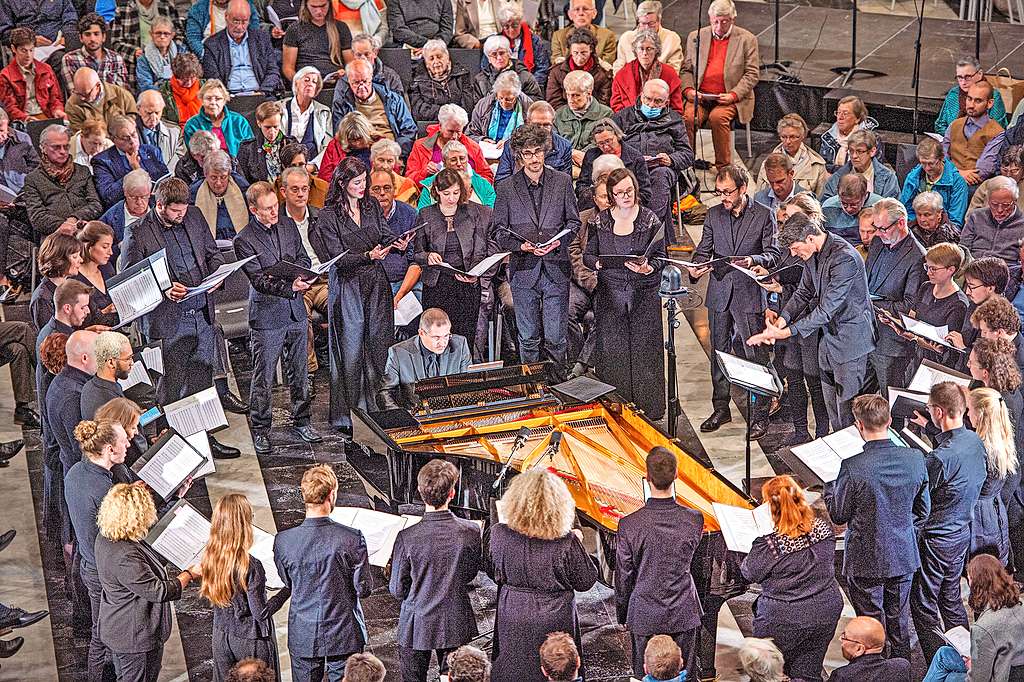 Vier koren brachten in primeur Het leidende Lam van Kris Oelbrandt. © Frank Bahnmüller