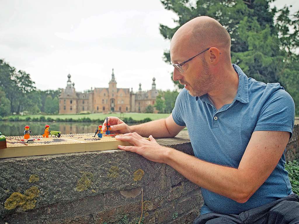 David Vanhee bouwde een archeologische opgravingssite in LEGO. © Joachim Leeman