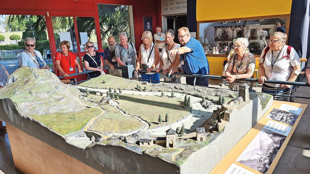 De maquette in Lourdes vertelt het verhaal van de sprokkeltochten. © Herman Stroobandt