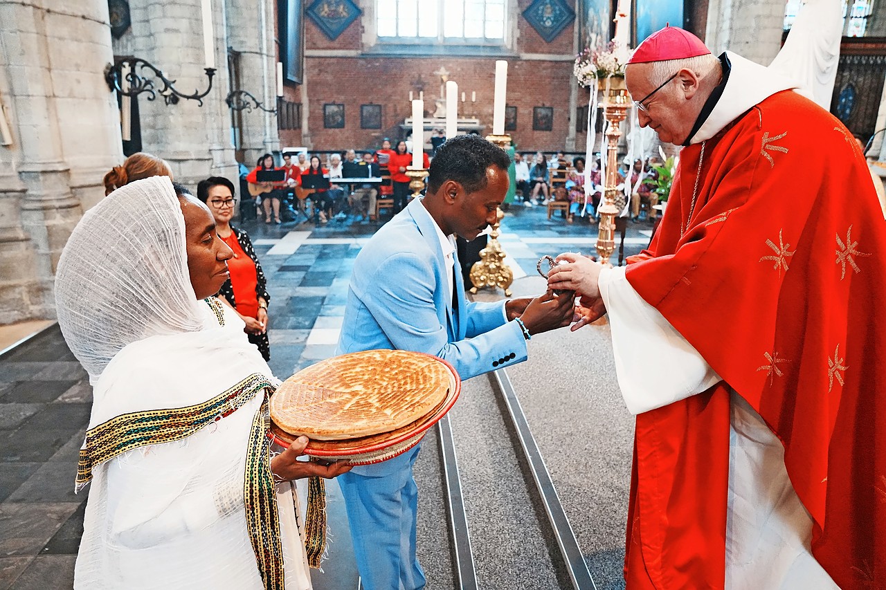 Offergave door mensen uit Eritrea. © Frederiek Vande Velde