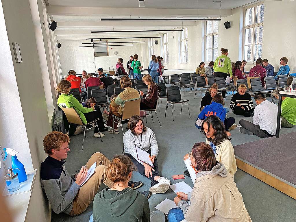 Meer dan 50 jongerenbegeleiders kwamen samen in Gent voor een dag van vorming en ontmoeting. © IJD Gent