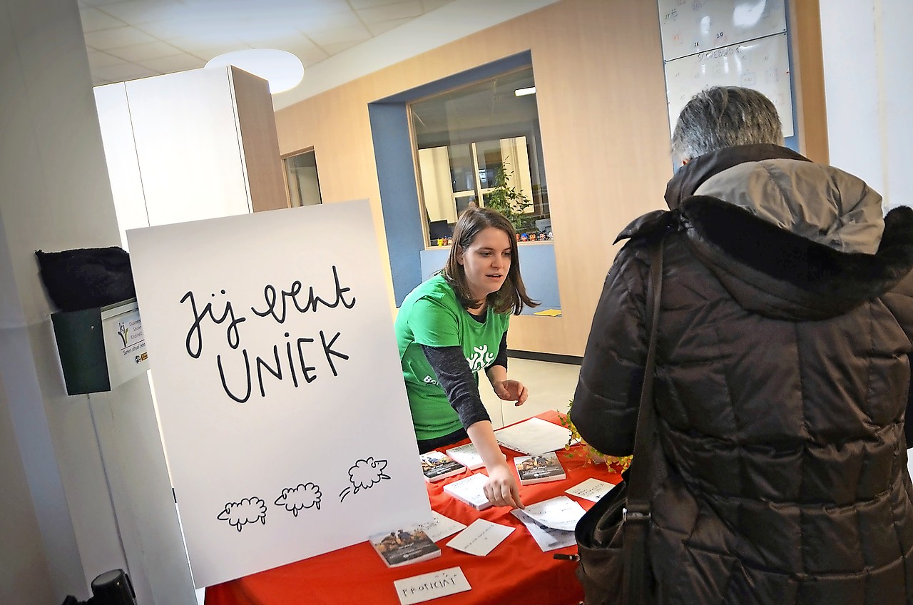 Broederlijk Delen biedt nu al de originele en unieke wenskaarten aan. © Tony Dupont