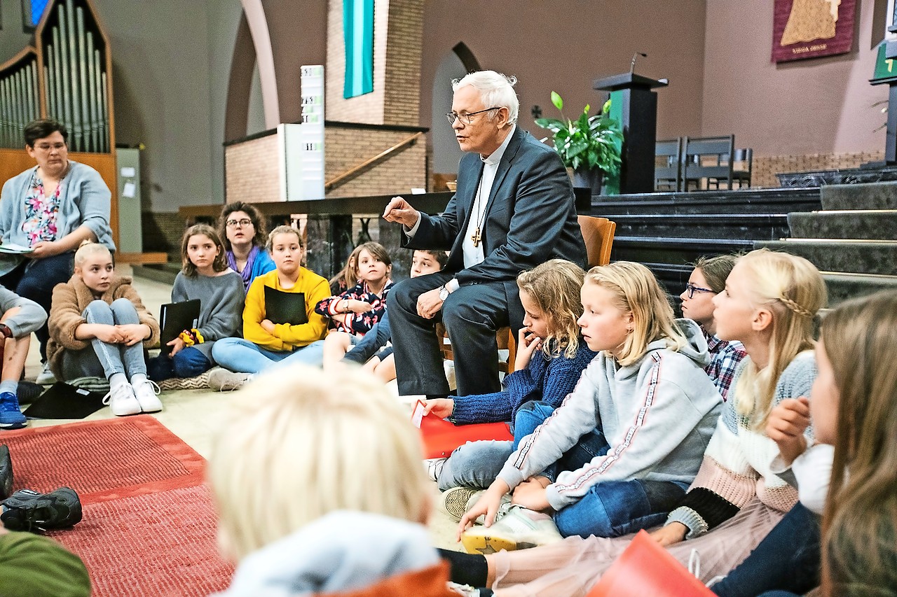 Mgr. Hoogmartens: „Als kind was geloof voor mij niet saai. Ik merkte dat het geloof te maken had met het leven.” © Mine Dalemans