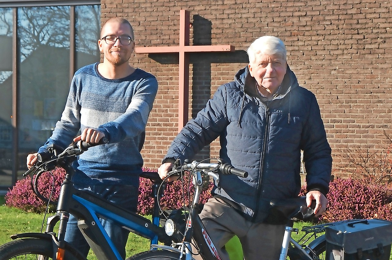 Johan Van de Beek (links) en priester Eddy Ghijsens vormen een tandem in de pastorale eenheid Sint-Vincentius. © Tony Dupont