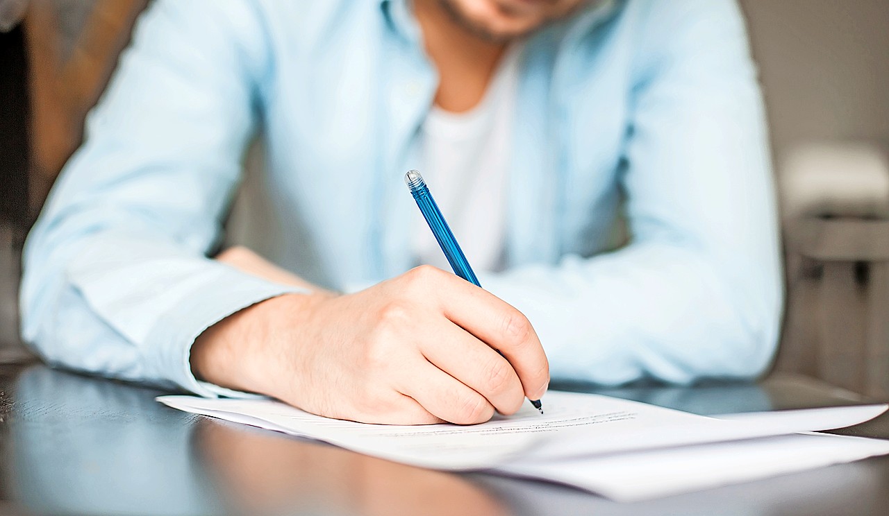 Samen in Vreugde schrijft brieven en verjaardagskaarten naar gedetineerden in de Hasseltse gevangenis. © Shutterstock