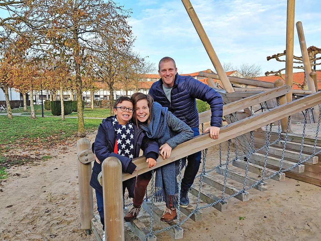 Maarten Thonissen (rechts) en Lise Pieck (midden): „Kinderen verleggen vaak hun grenzen op een speelse manier. © vzw Step