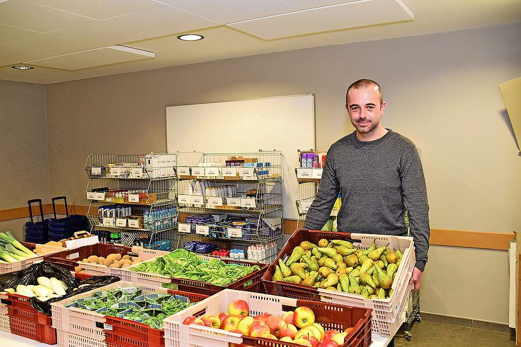 Opbouwwerker Mark Eerdekens coördineert de Winkel op Wielen. © Tony Dupont