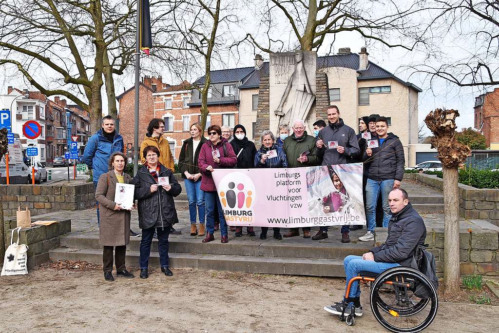 LPV-vrijwilligers verzamelen aan het Vrijwilligersmonument in Hasselt. © Tony Dupont