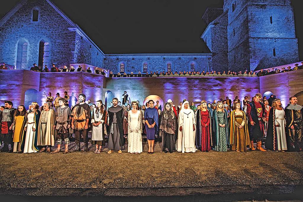 Het openluchtspel aan de basiliek is één van de hoogtepunten van de religieuze feesten. © Stichting Heiligdomsvaart Susteren