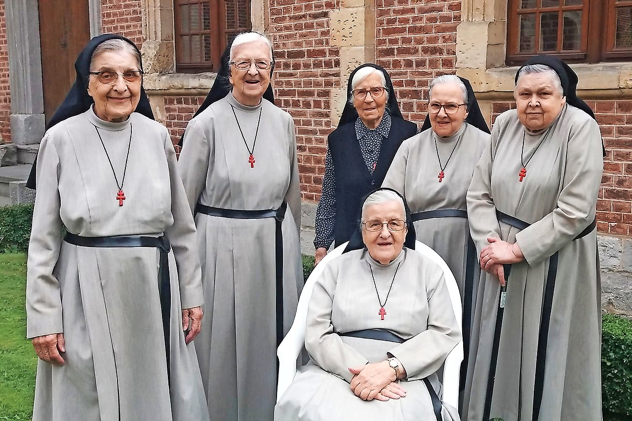 De laatste zusters van Herkenrode. Enkel zuster Patricia ontbreekt op de foto. © Hilde Pinxten