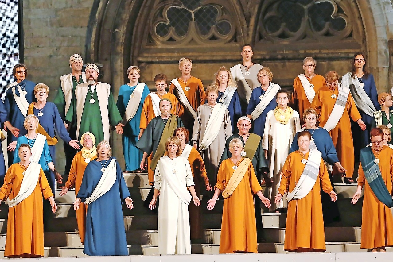 De groep Boodschap in 2016, tijdens het avondspel aan de Tongerse basiliek. © Jef Moermans