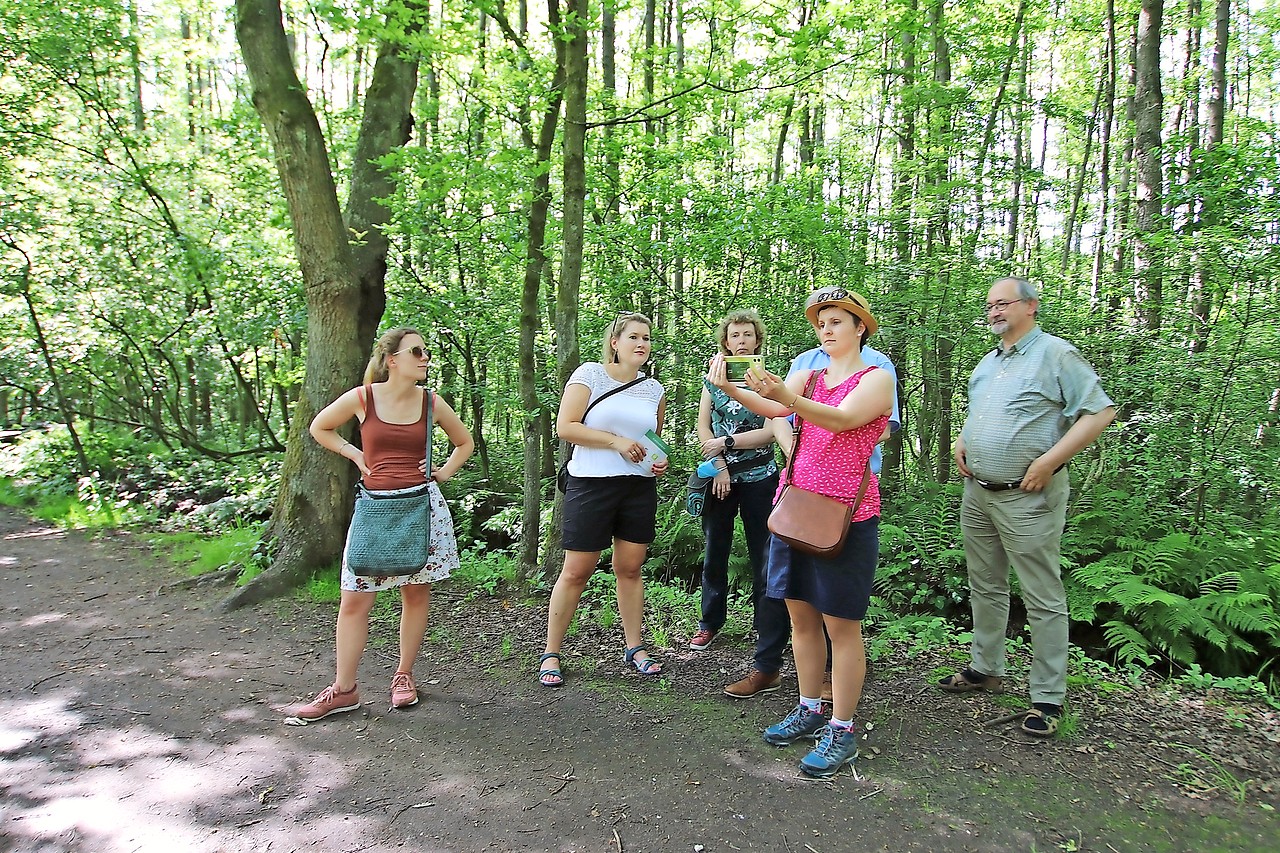 Het bisdom organiseerde in 2021 Laudato si’-wandelingen met onderweg filmpjes van partnerorganisaties. © Jente Vandewijer