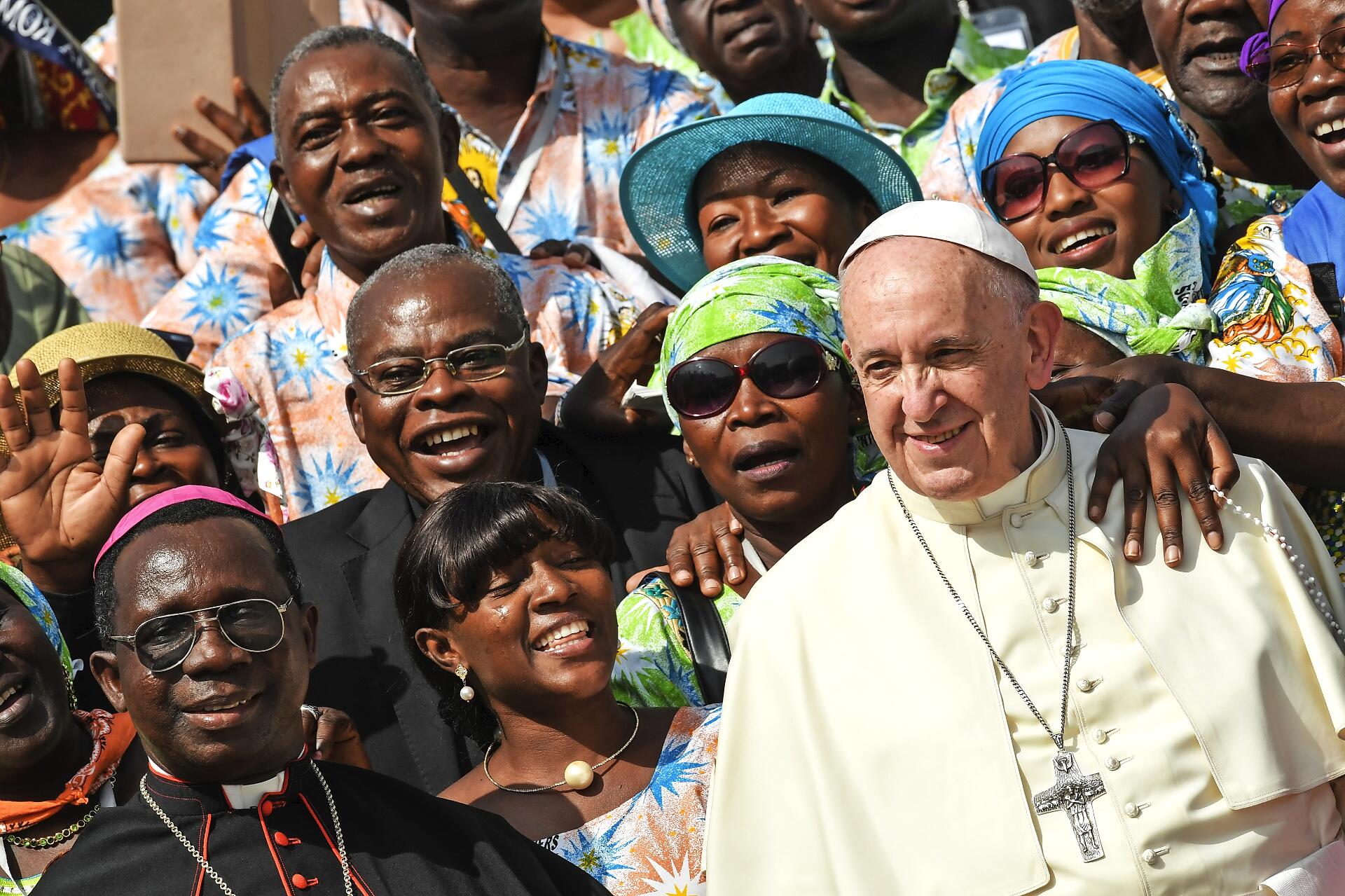 Andere stijl, andere cultuur. Paus Franciscus met Afrikaanse katholieken. © Belga Image