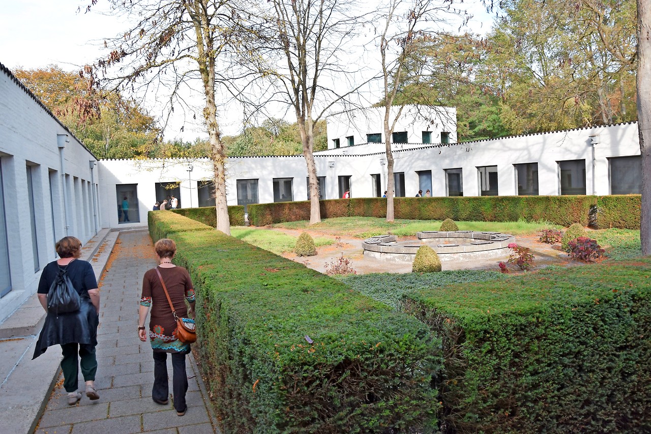 Franciscaanse Gezinsdag in de sobere architectuur van de abdij Roosenberg in Waasmunster. © TAU/Barbara Mertens