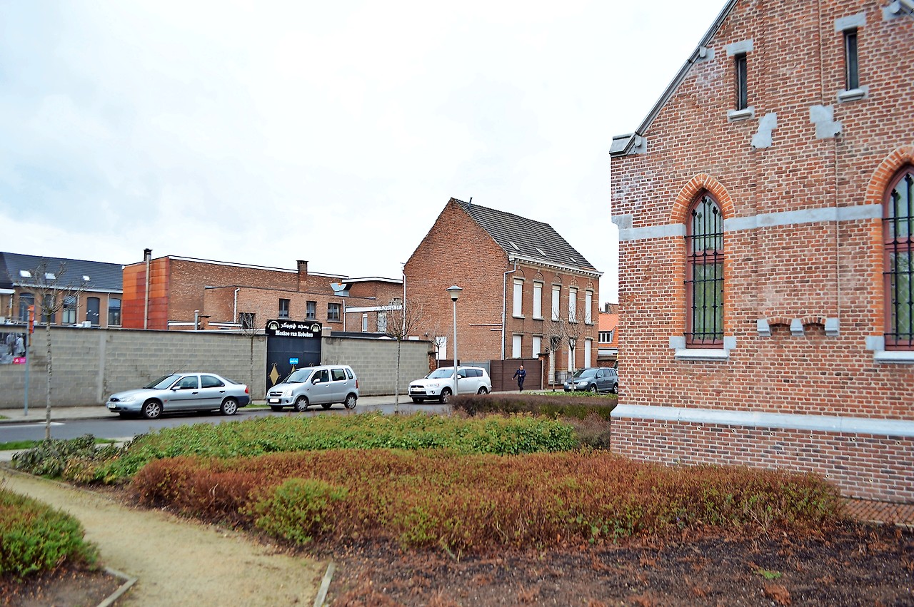 De parochie van Hoboken Moretusburg bouwde in 1970 naast haar kerk een moskee voor de buurtbewoners. © Erik De Smet