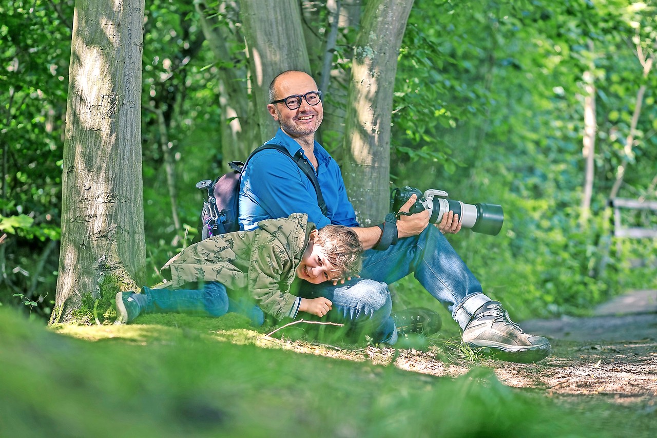 Of het nu is in zijn eigen tuin of in een bos, Jogchum Vrielink is geboeid door dierlijk leven. © Jeroen Danckers