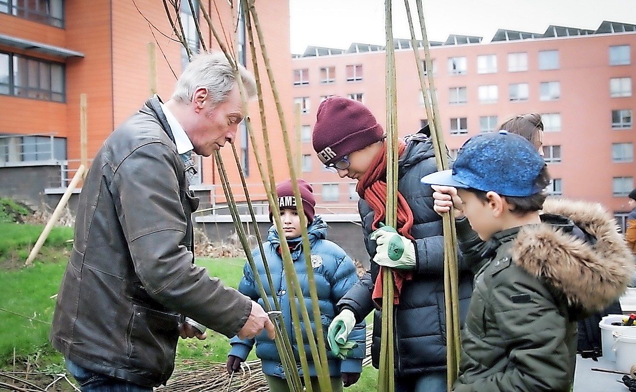 Woon-zorgcentrum Anne-Sylvie Mouzon heeft een moes- en kruidentuin, buurtcompost en kippen. © GoodPlanet Belgium