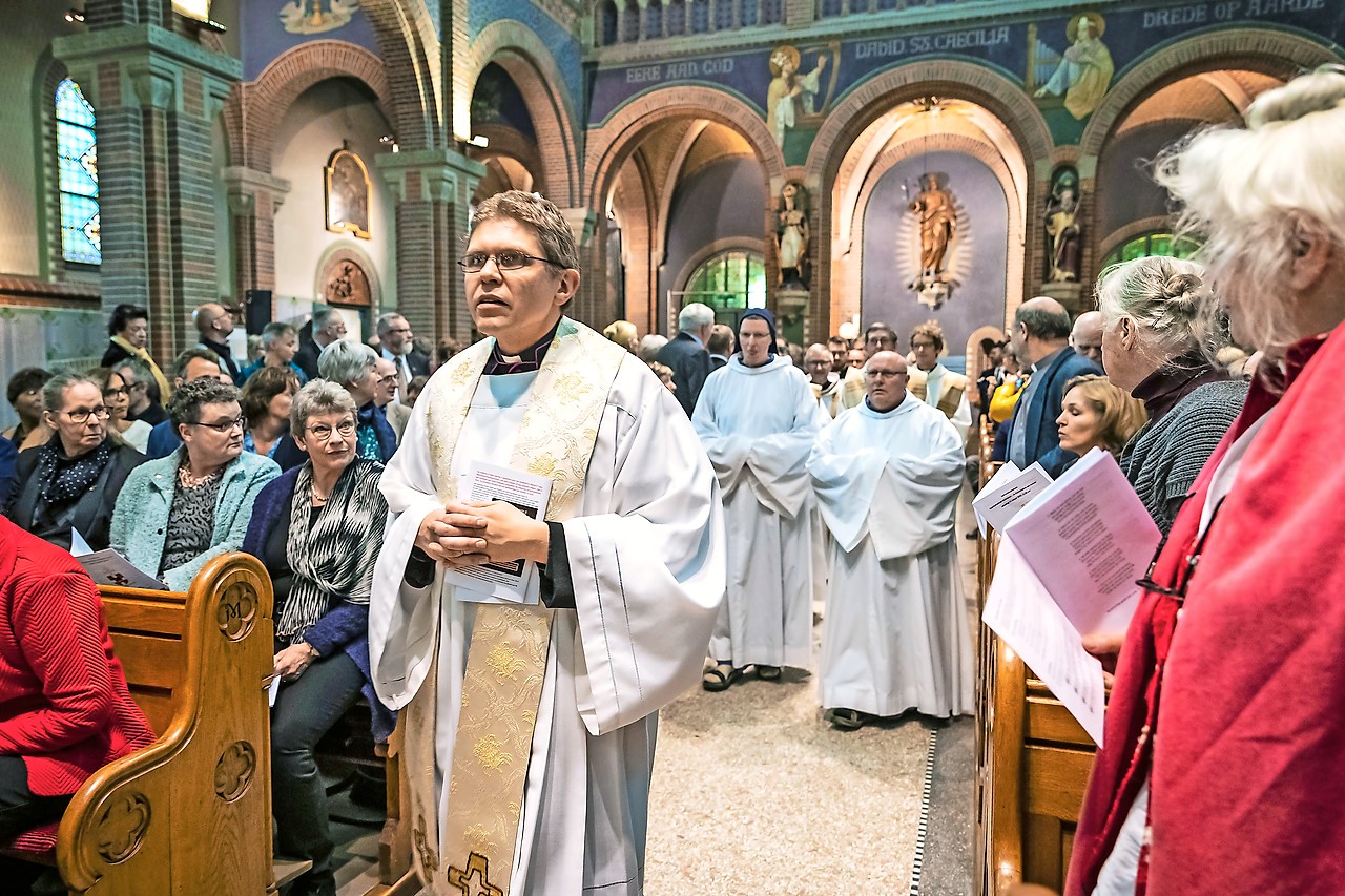 Priesters en leken van het aartsbisdom Utrecht verkozen Bernd Wallet tot oudkatholiek aartsbisschop. © Belga Image